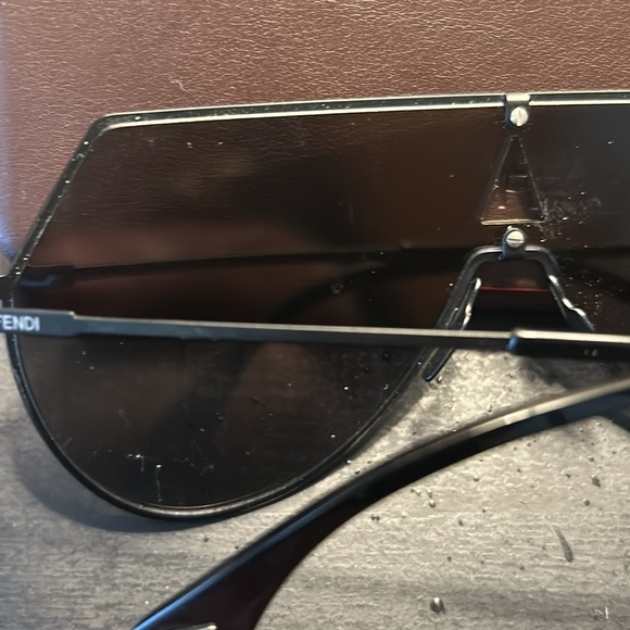 Fendi sunglasses - Picture 3 of 3